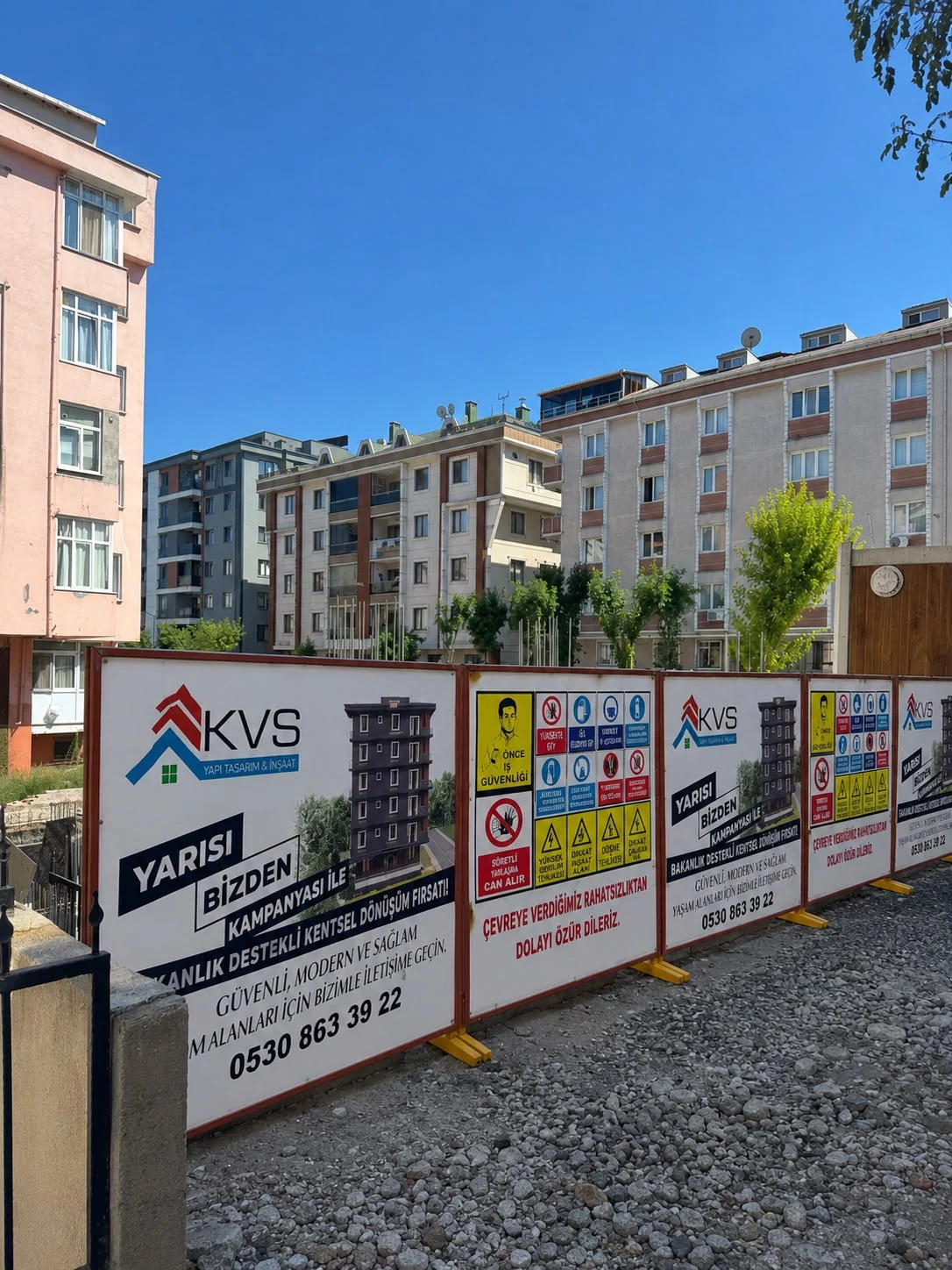 Önallar reklam baskılı saha paneli uygulaması